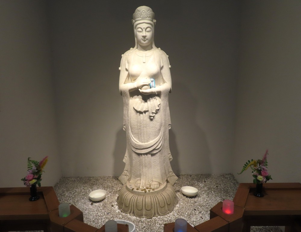 観音様 この観音様は何という観音様？‥」・・熊本市のサクラマチ