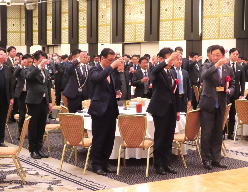 中田慎二理事長が新スローガンを表明・・」・・熊本青年会議所の新年会