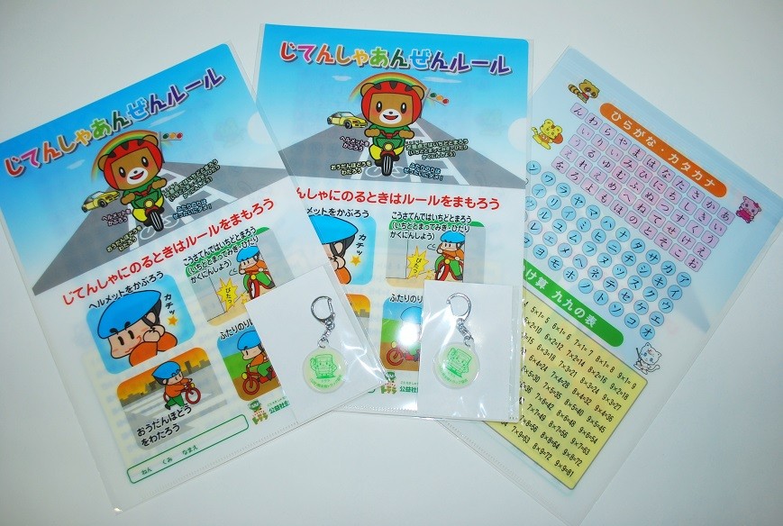 新入学児童に交通安全用品を寄贈・・・熊本県トラック協会｜くま経