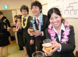 �u��낵�����肢���܂��v�B�S���Ɗ��t����V���Ј�