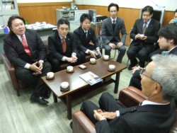 �u���N�̊����󋵂ƐV�N�̕����v����銲�����