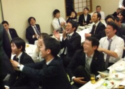 �V���Ј����}��̉��B�����𑗂��y�Ј�����