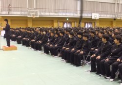 �V������\���Đ����̌��t���q�ׂ鐅��O�M�N�i���j