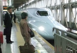 �V���[�����������Ԃ𑖂�u�݂��فv�i�����w�j