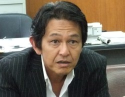 �u�}�j���t�F�X�g�̊����~�낷�ׂ��łȂ��v�ƌ�鏼���c�m