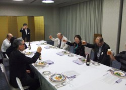 �R�{���_��̉����Ŋ��t����F���L�u�̉��