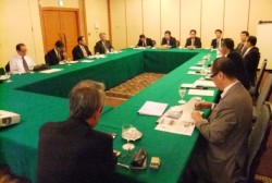 24���ɊJ���ꂽ�F�{�o�ϓ��F��C���t����������