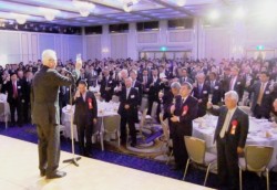 ������̉����Ŋ��t���郌�Z�v�V�����o�Ȏҁi��N�j