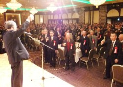 ��700�l��O�Ɋ��t�̉����������엝�����i���j