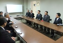 ���܂��ƌo�ς�K�ꂽ���B�R�J��R�[���̑�암����i�E�j