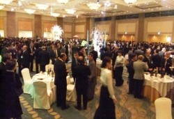 ��750�l���o�Ȃ����F�{�����E�F���V���̐V�N��