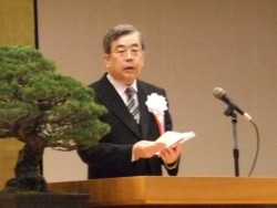 �u�׊w�Ɛl�i�`���ɓw�߂ė~�����v�ƌ�鍂��Z��