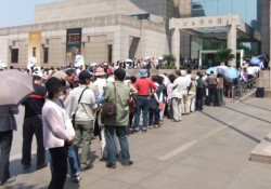 ��C�����فB���ق�҂ό��q�̍s��