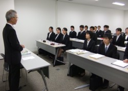 �󌱐���Ώۂɉ�ЊT�v��������鏼��(��)