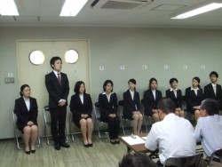 ���܂��ƌo�ϖ{�ЂŊJ������4���ʐڎ���