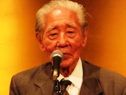 �u�g�ɗ]����h�E�v�Ƃ�����q�ׂ�k�É�O������