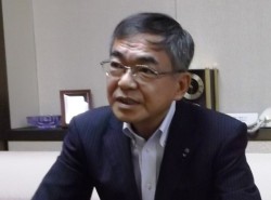 ���{�w���̐����𒮂����]�F�{�t�@�~���[��s�햱