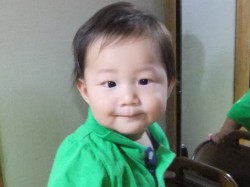 �߂Â��Ɩڂ��ۂ����ĉ����Ă���鑷�́u�׊�v