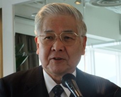 �u���ۗ����ɓ��I�������v�ƌ��ӂ���鐴�d�w��