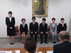 �ʐڎ������󂯂�6�l�̑�w��