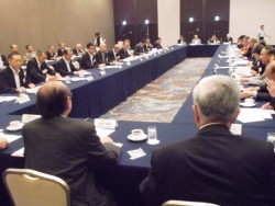 �S���̃L���j�X����W�܂��ĊJ�������{�n�������