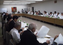 �u�����45�l���o�Ȃ�����2����s�ψ���