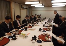 ���܂��ƌo�ρE�n��o�σZ���^�[�̌o�ϐl���k��