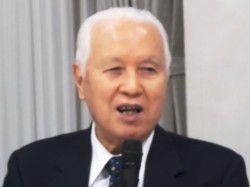 ���t�̑O�Ɉ��A����F�{���M���̐X�{�F�