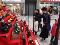 �u�ЂȐl�`�͉œ��蓹���v�Ǝq���Ɍ��Ƒ��A��