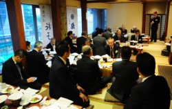 �F�{�w����o�ϓ��F���4�����̉��