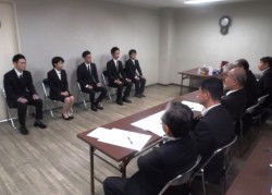 �����吶�Ȃ�5�l��ΏۂɎ��{����3���ʐڎ���