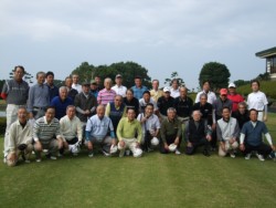 ���34�l���Q���������F�o�ϐl��y���̃S���t���