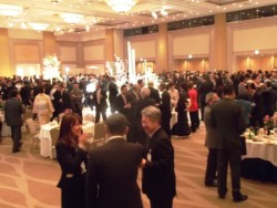 ��800�l���o�Ȃ����F���E�q�j�j�V�t����̉��