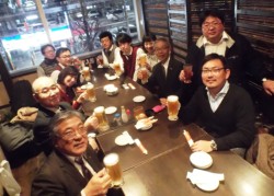 �u���N���撣�낤�v�Ɗ��t����ӂ������o�ς̊����Ј�