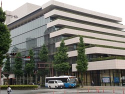 �F�{�s������������Ɋ�����������s�V�{�X�r��