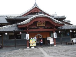 �R���s�̒��S���ɂ���R������u�����瓒�v