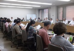 �F�{�w����w�{�قŊJ�����u����E�l������c