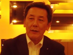 �u���F��Ƃ��ăp�u���b�N�R�����g���o�������v�Ɠ��{�ψ���