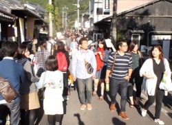 �s��̏��X�X�̂悤�ȓ��킢(���z�@�E���̒ؒʂ�)