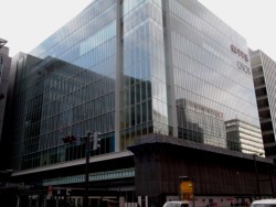 ���{�X�ւ������w���Ɍ��ݒ��̑�^���ƃr��