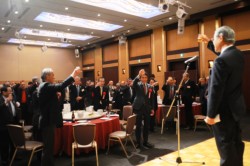 �Ԑ��F�哯�F���\�����̉����Ŋ��t����o�Ȏ�