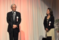 �u���A��35���N���}�����v�ƈ��A����Ė���B�E�͏i�b�v�l