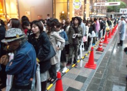 �I�[�v���O�ɖ�500�l�����񂾁u�������q�̗�v