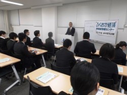 �ӂ������o�ς̗̍p�����ɎQ������11�l�̑�w��