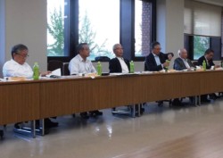 �w����w�{�قŊJ�����u����E������c