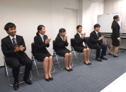 ��3���ʐڎ����ɎQ������6�l�̑�w��