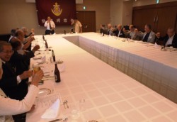 �Z�i�������19�l���o�Ȃ����F���L�u�̉��