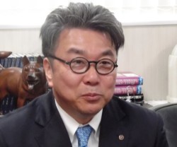 �u�s�s���ŁA�l�R�u�[�����N���Ă���v�ƌ�铿�c�b��t