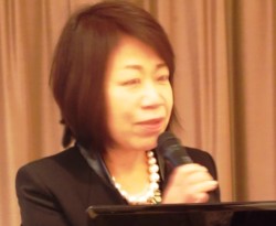 �u�L���j�X�t�@�~���[�̊����v���u�����鑽�c�ψ���