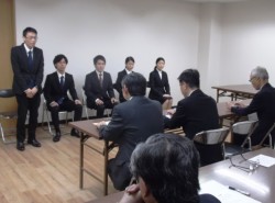 �W�c�ł̖ʐڎ������󌱂���F�{�����吶��